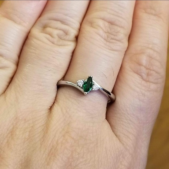 New 18K White Gold Plated Marquise Cut Emerald Diamond Ring for Women - Picture 4 of 9